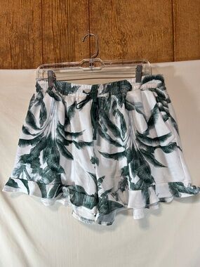 Women's Green Leaf Print Ruffle Hem Shorts